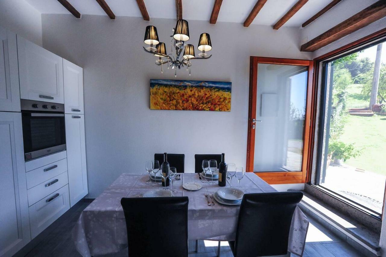 La Finestra Sul Castello Apartment Arcidosso Luaran gambar