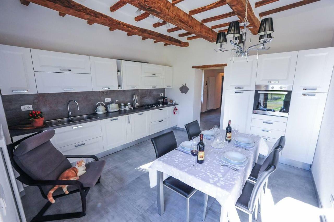 La Finestra Sul Castello Apartment Arcidosso Luaran gambar