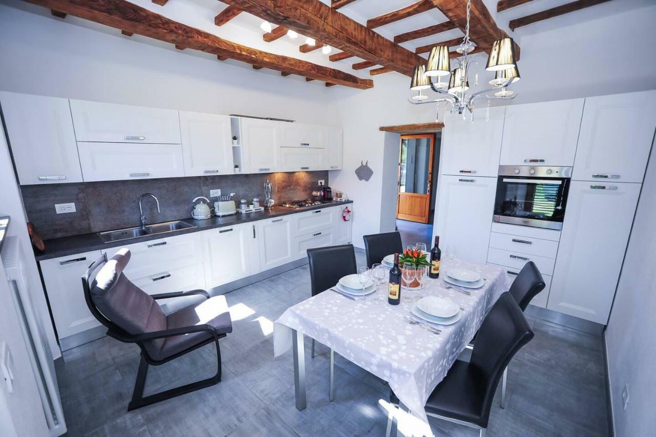 La Finestra Sul Castello Apartment Arcidosso Luaran gambar