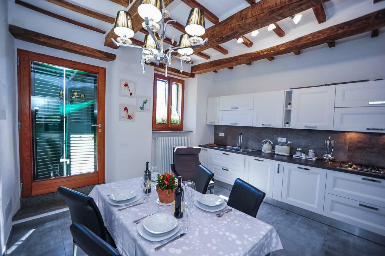 La Finestra Sul Castello Apartment Arcidosso Luaran gambar